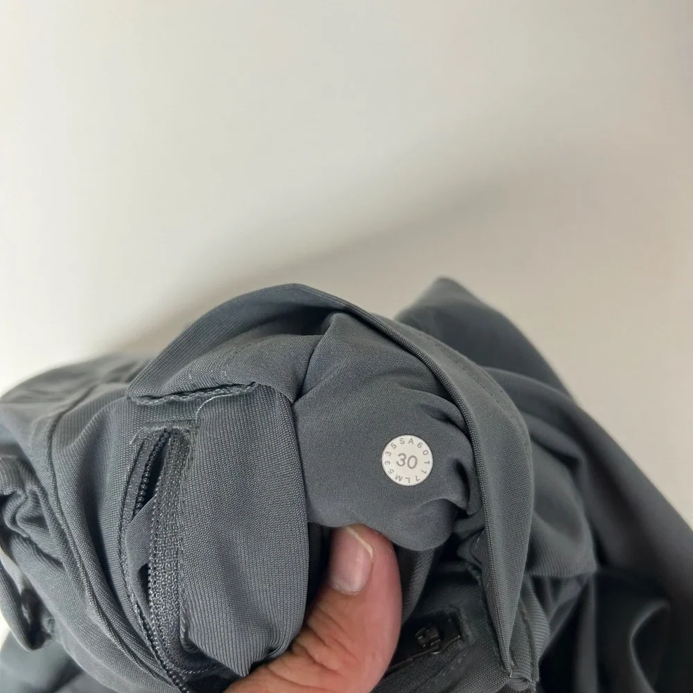 Lululemon Commission Pants Mens 30x30 Gray Technical Slim Fit Chino LM5335S